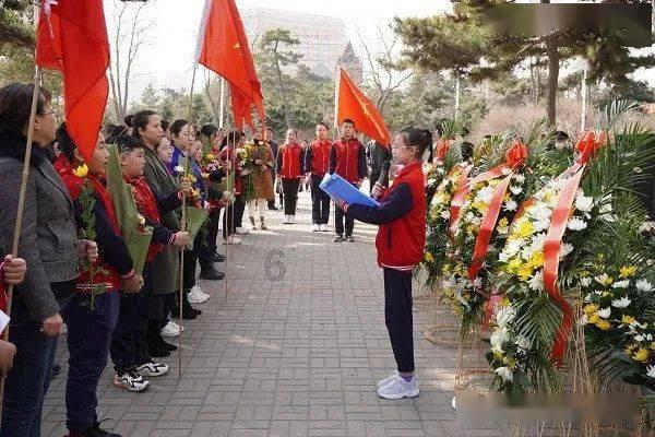曹颖49岁吃饭遭嘲“滤镜太强”：面容憔悴，皱纹明显